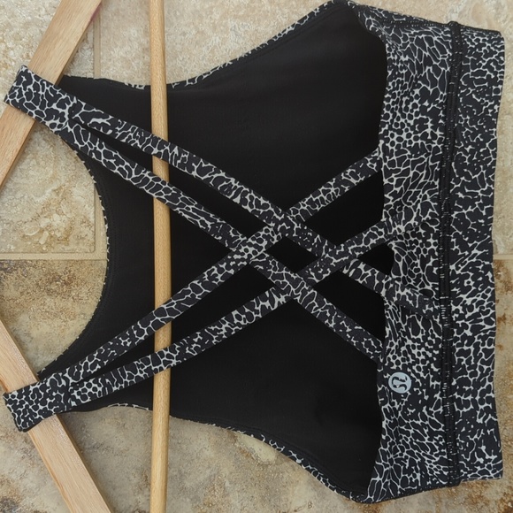 Size 4 Lululemon Strappy Criss Cross Back Sports Bra - Picture 4 of 6